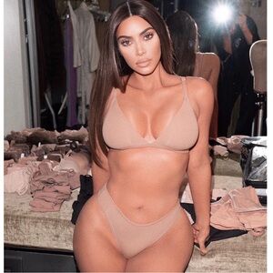 SKIMS Fits Everybody Thong | Color- Umber | NEW!!🤎